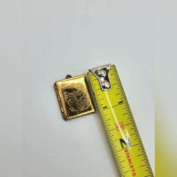 Antique Victorian gold photo book cover locket - Picture 6 of 6